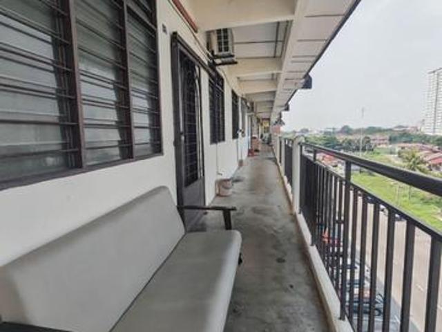 Flat for sale in Malaka