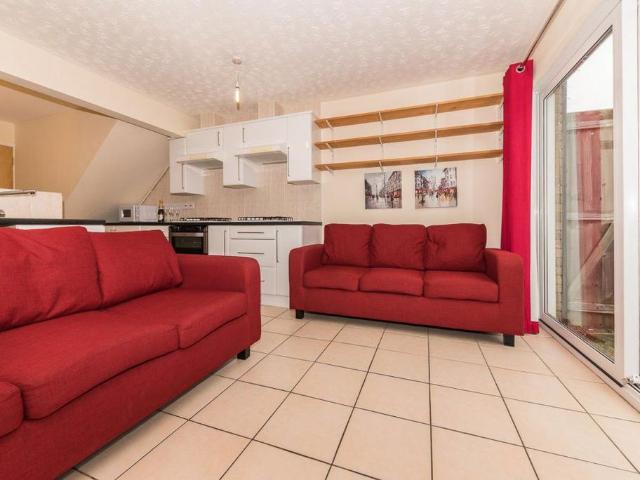 House for rent in Barracks, The Bridge