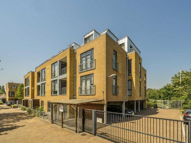 Apartment for rent in London Borough of Ealing, Hanwell