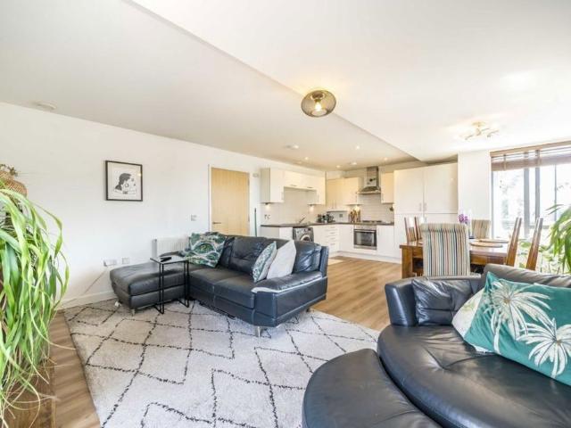 Apartment for rent in London Borough of Ealing, Hanwell