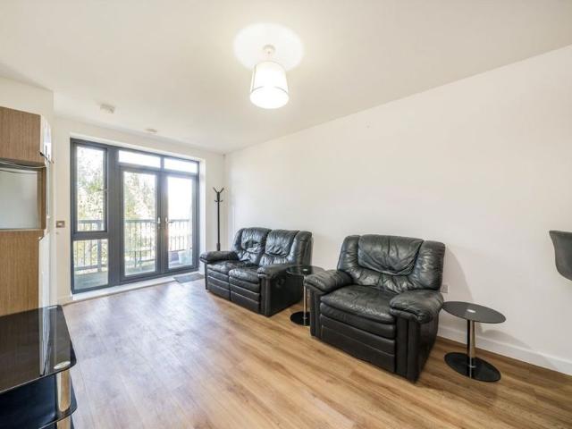 Apartment for rent in London Borough of Ealing, Hanwell