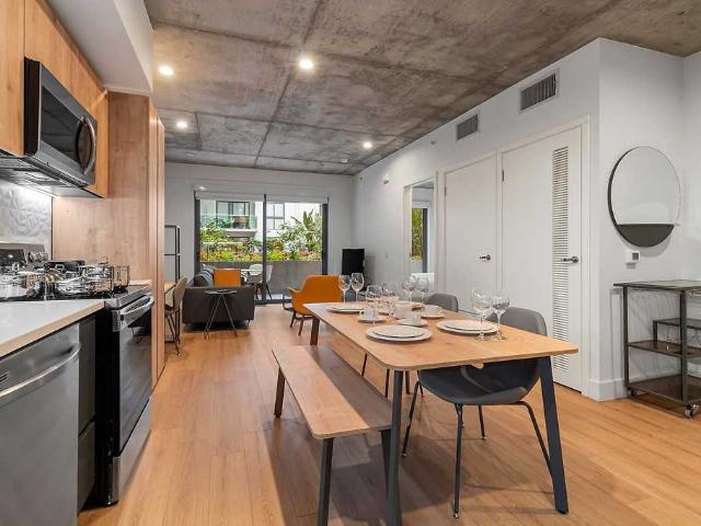 Apartment for rent in Canoga Park, California