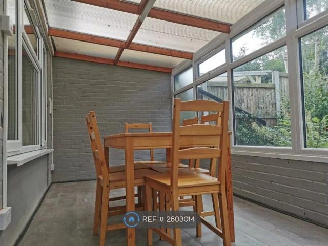 Room for rent in Hales Place, The Bridge