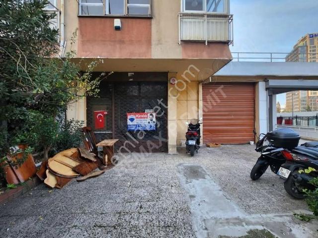 Kadiköy, İstanbul içerisinde kiralık Dükkan