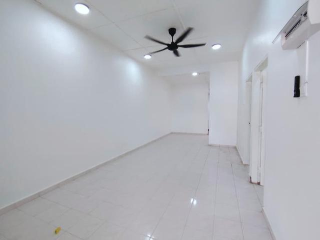 Terraced House for sale in Malaka