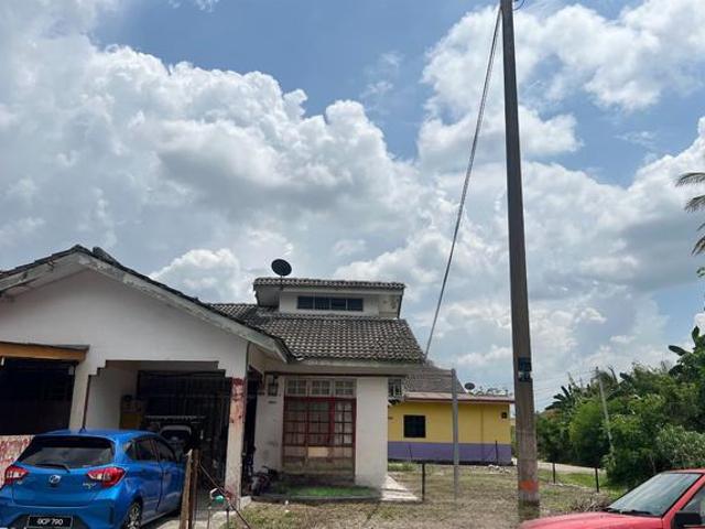 Terraced House for sale in Malaka
