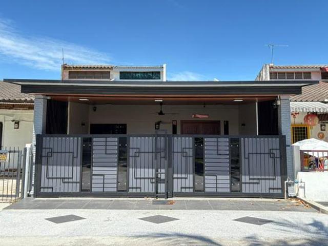 Terraced House for sale in Malaka