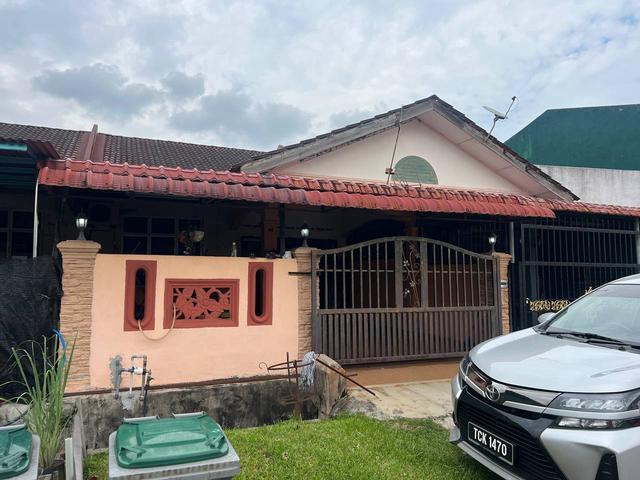 Terraced House for sale in Malaka