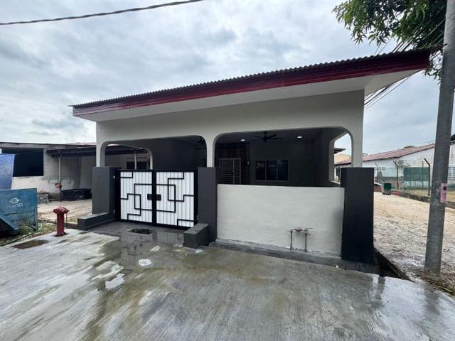 Terraced House for sale in Malaka