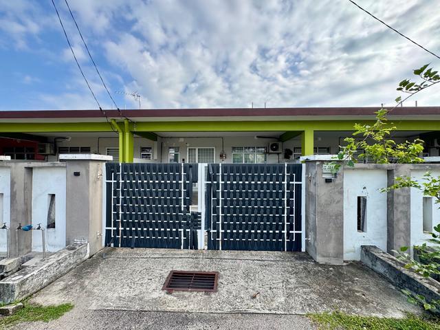 Terraced House for sale in Malaka