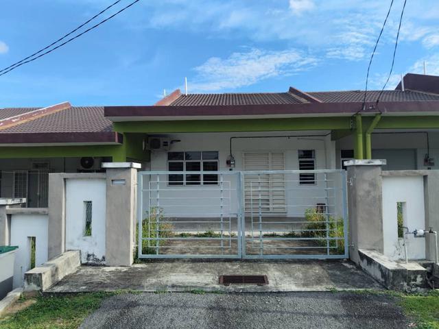 Terraced House for sale in Malaka