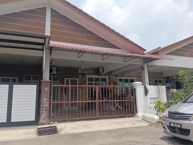 Terraced House for sale in Serian, Baru