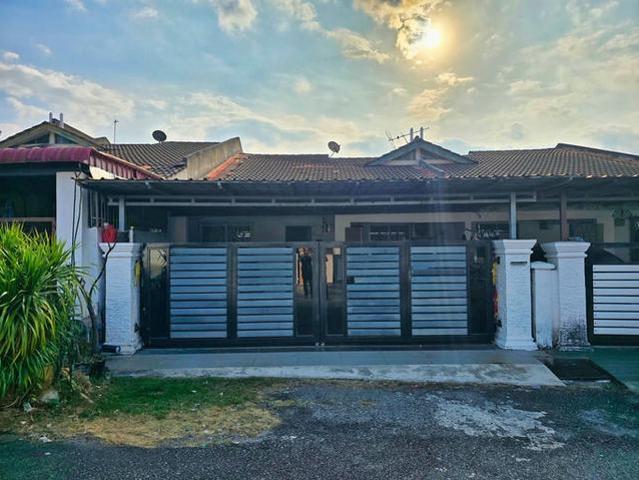 Terraced House for sale in Tanjong Sepat, Selangor
