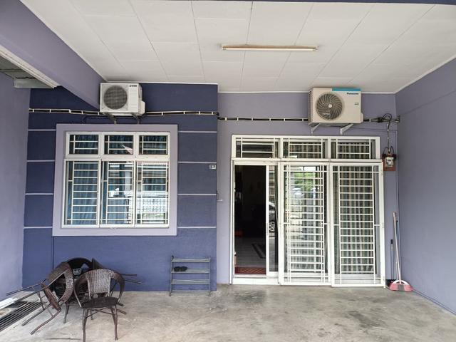 Terraced House for sale in Malaka