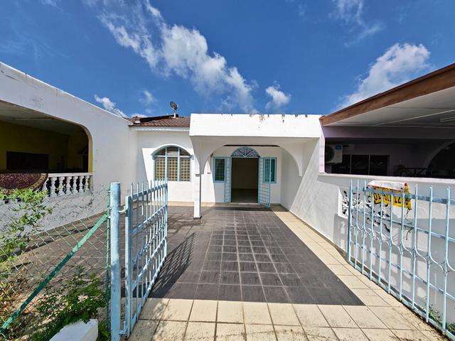 Terraced House for sale in Malaka