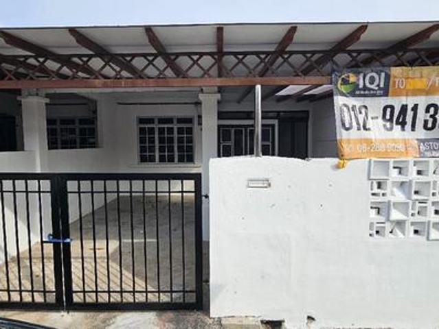 Terraced House for sale in Malaka