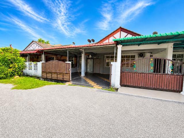 Terraced House for sale in Malaka
