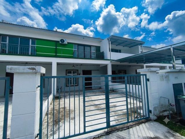 Terraced House for sale in Malaka