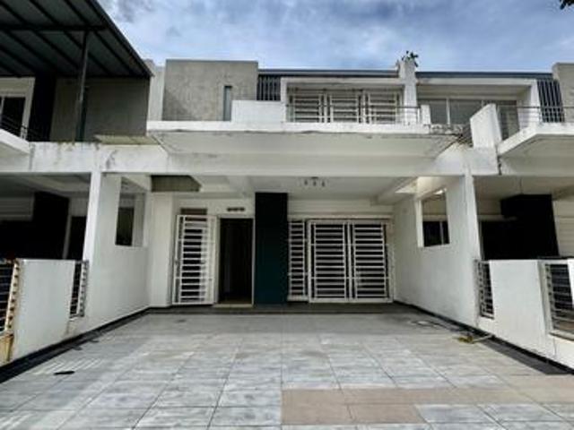 Terraced House for sale in Malaka