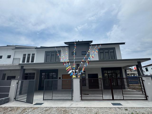 Terraced House for sale in Malaka