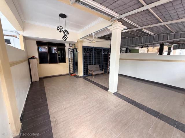 Terraced House for sale in Malaka