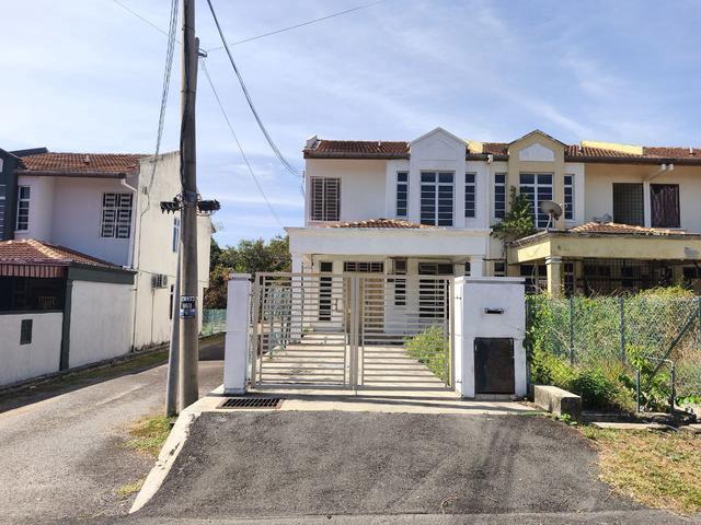 Terraced House for sale in Malaka