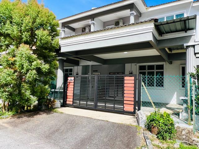 Terraced House for sale in Malaka