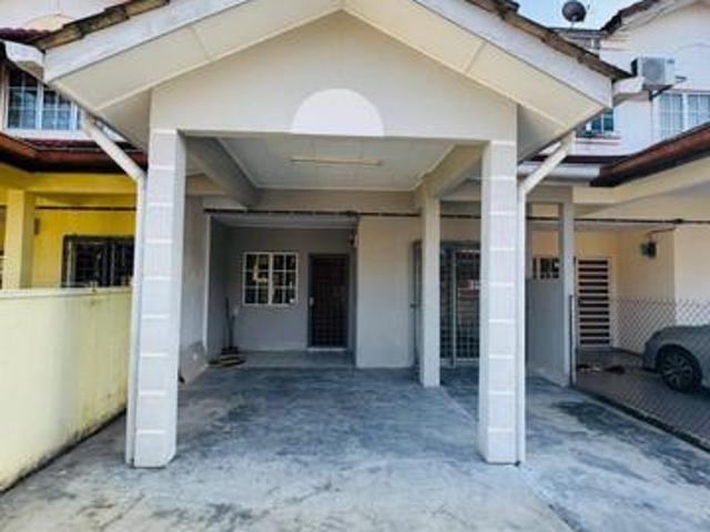 Terraced House for sale in Malaka
