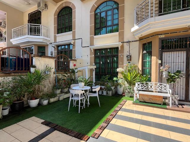 Terraced House for sale in Malaka