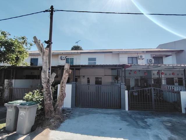 Terraced House for sale in Malaka
