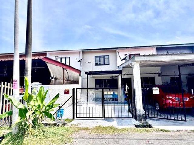 Terraced House for sale in Malaka