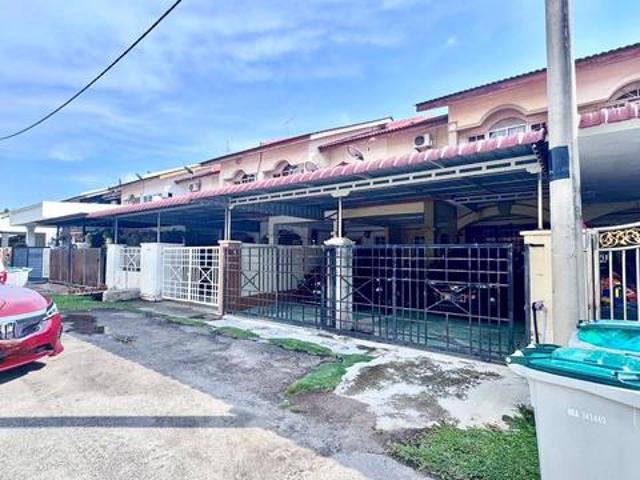 Terraced House for sale in Malaka