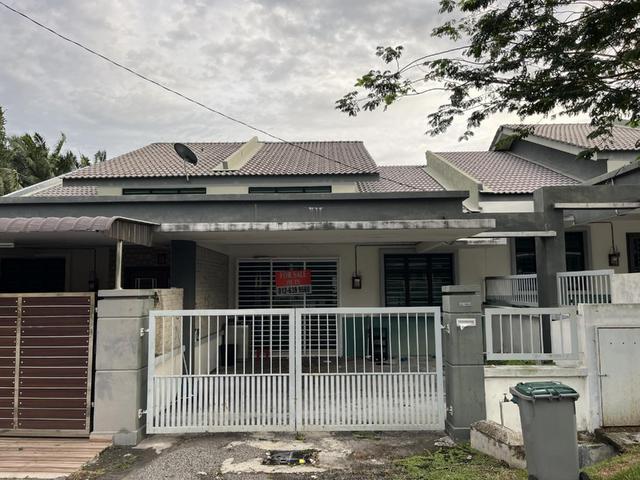 Terraced House for sale in Malaka