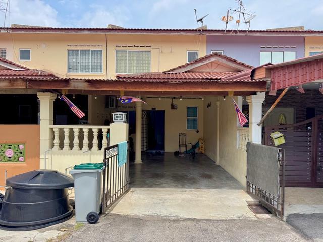 Terraced House for sale in Malaka