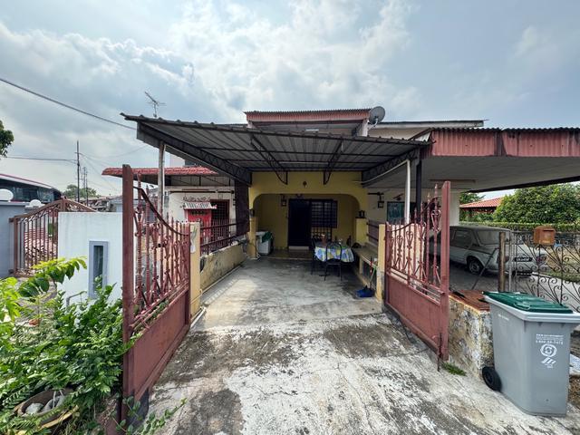 Terraced House for sale in Malaka