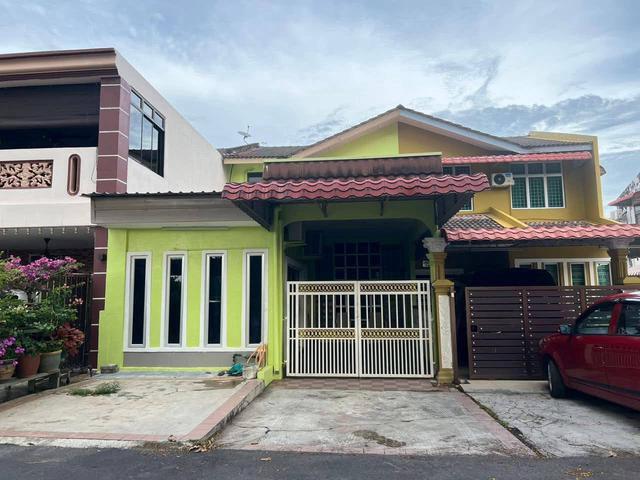 Terraced House for sale in Malaka