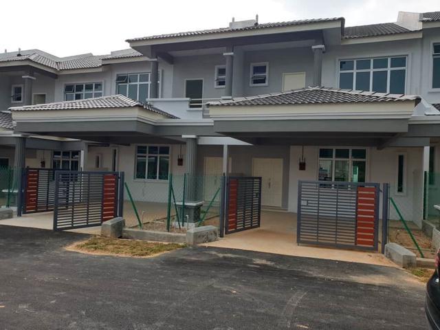 Terraced House for sale in Malaka