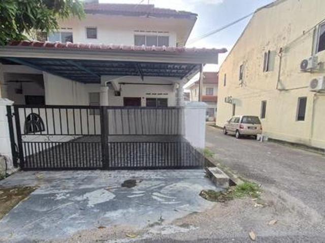 Terraced House for sale in Malaka