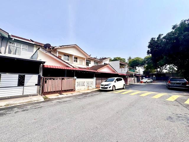 Terraced House for sale in Malaka