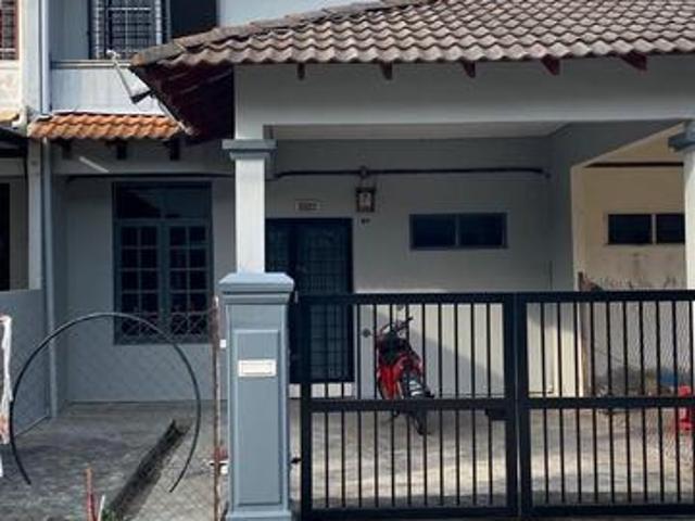 Terraced House for sale in Malaka