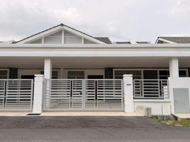 Terraced House for sale in Malaka