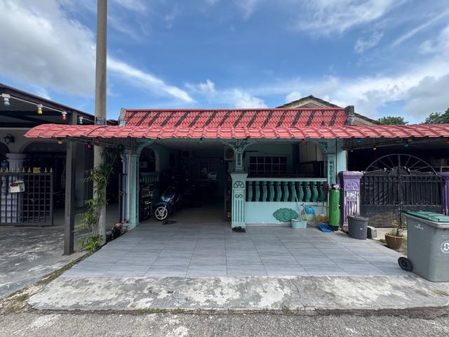 Terraced House for sale in Malaka
