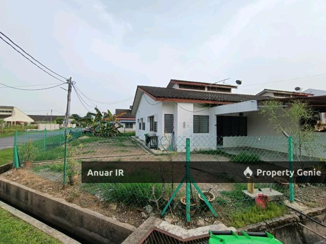 Bungalow for sale in Kangar