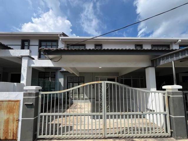 Terraced House for sale in Malaka