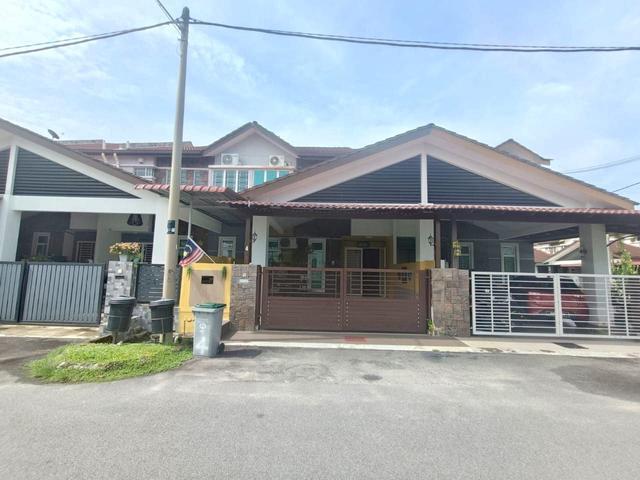 Terraced House for sale in Malaka