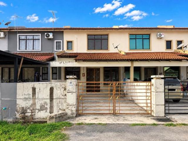 Terraced House for sale in Malaka