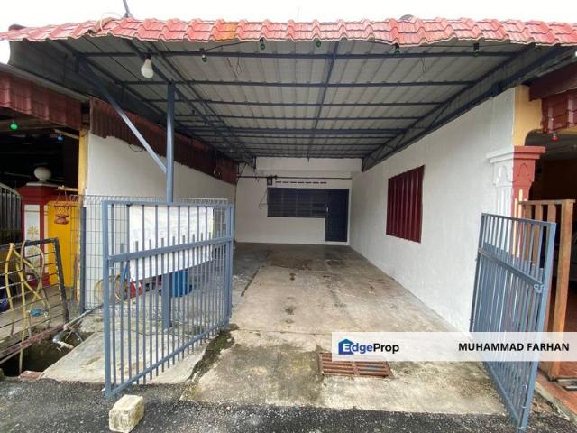 House for sale in Malaka