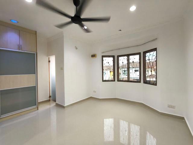 Terraced House for sale in Seri Kembangan, Majlis Bandaraya Subang Jaya