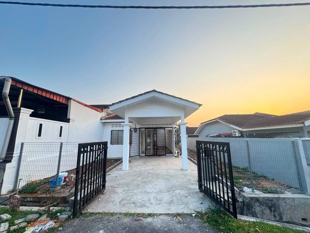 Terraced House for sale in Malaka