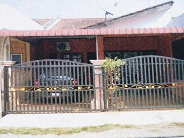 Terraced House for sale in Malaka